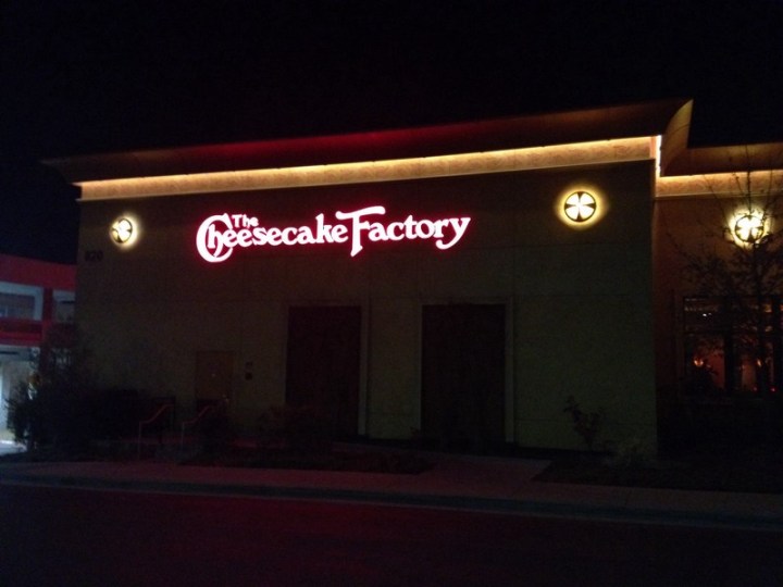 TheCheesecackeFactory_outside